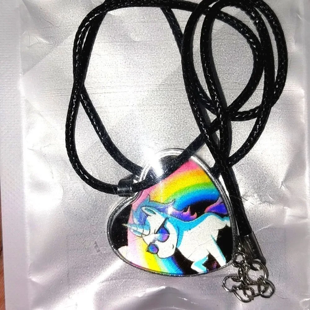 Cute girls Unicorn Necklace - Picture 2 of 5